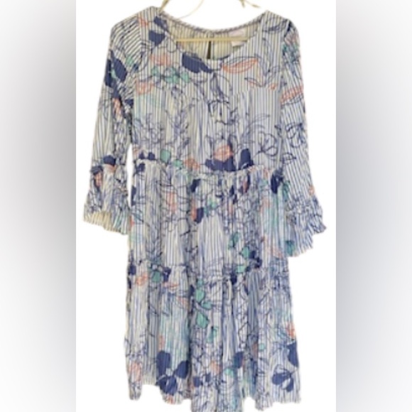 violet weekend Dresses & Skirts - Violet Weekend Dress Tiered with Bell Sleeves Floral print design NWT size Small